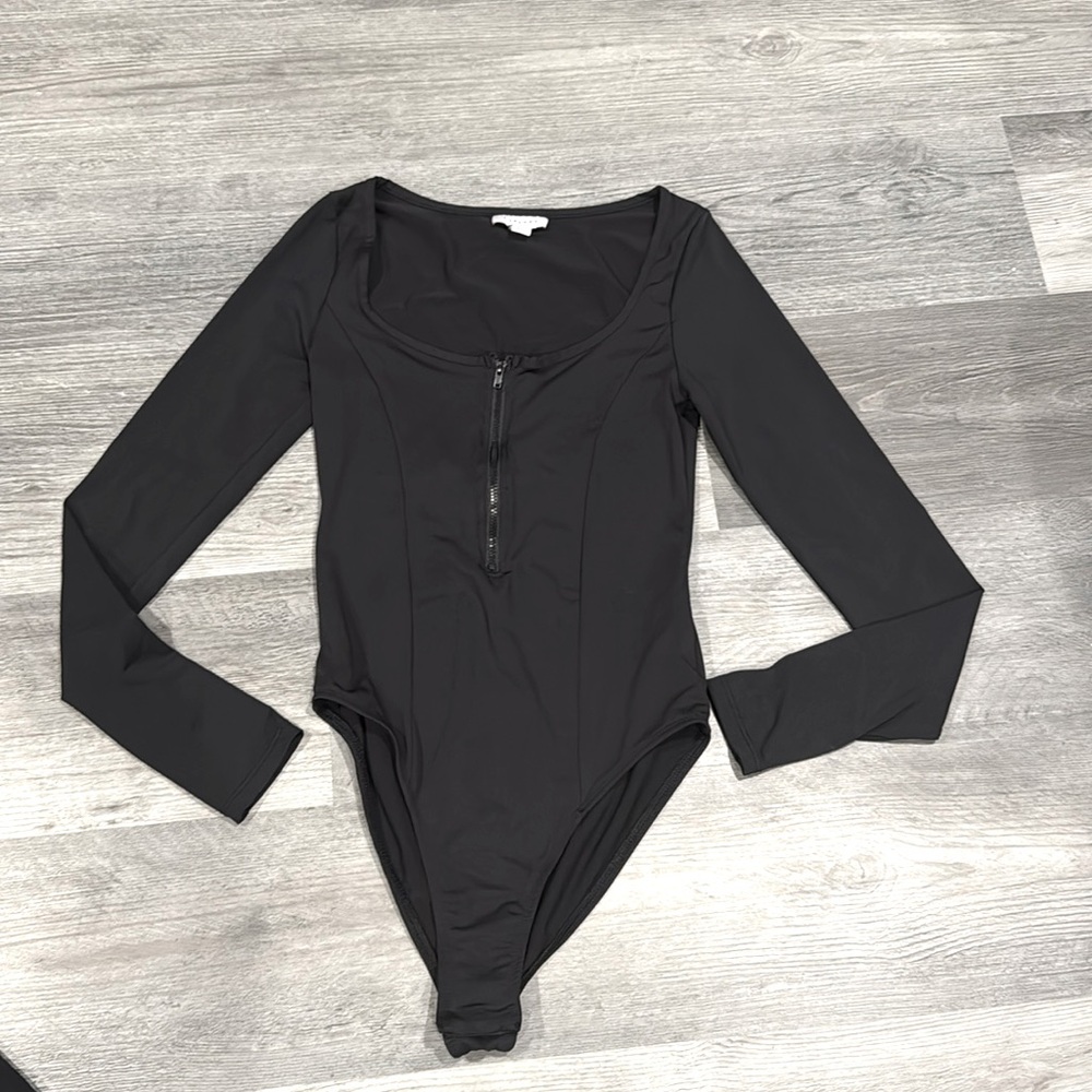 TOPSHOP Black Half Zip Bodysuit- Size US 6